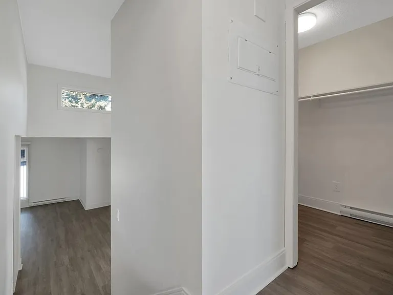 847 Howard Ave #21 — Photo 10