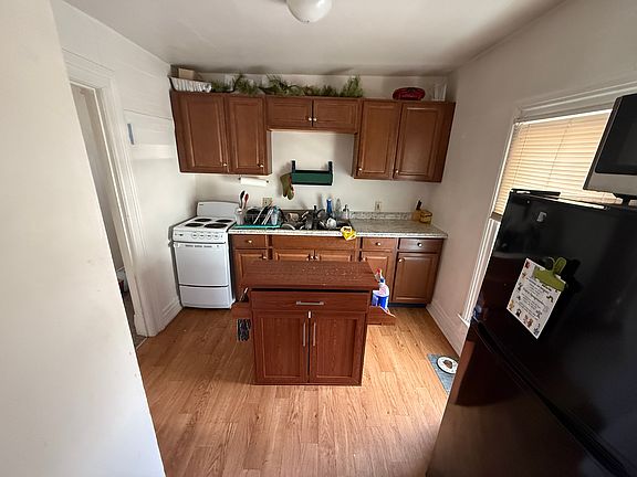 3rd image of 1 N Summit St APT 2