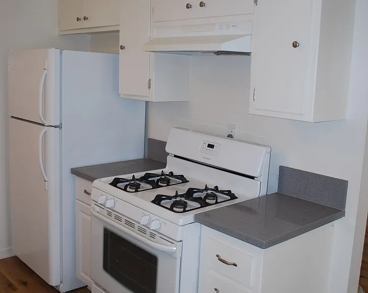 135-153 S Hemlock St — Photo 14