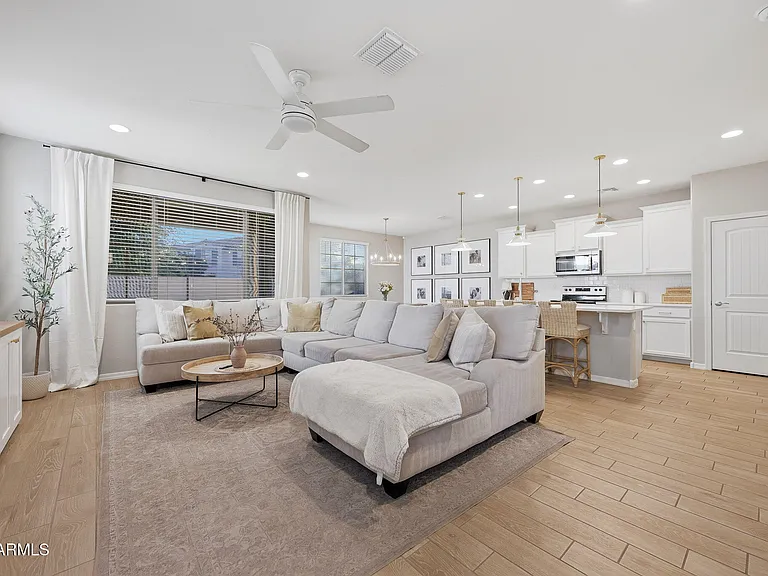 905 S Canal Dr #13 — Photo 1