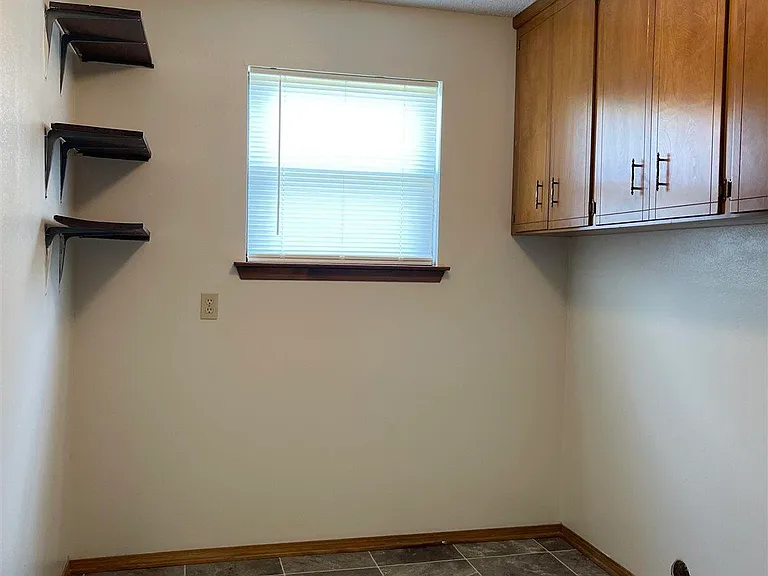 7812 Deborah Dr — Photo 10