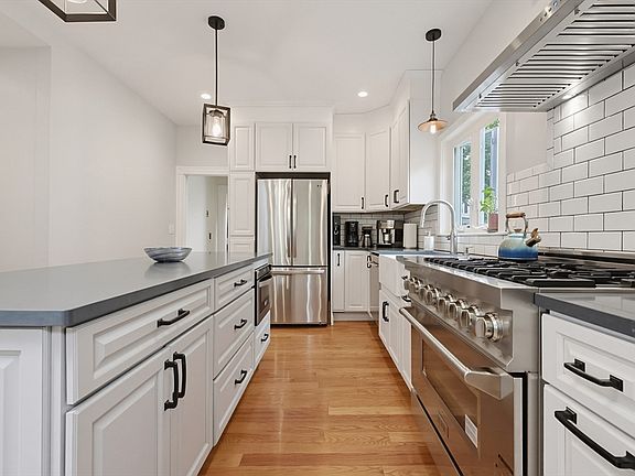 4th image of 53 Fairbanks St
