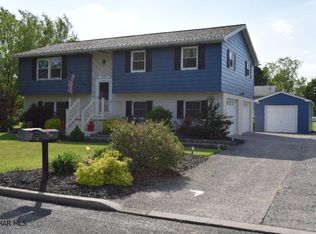 105 Leaf Ln, Hollidaysburg, PA 16648