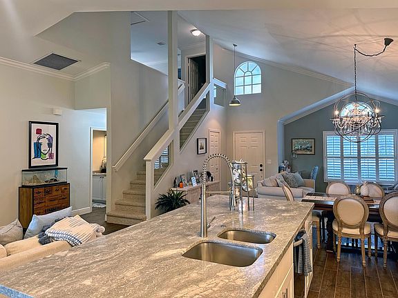 5th image of 428 Woodview Circle