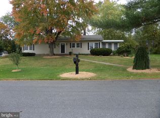 7 N Parkway Ct, Lewistown, PA 17044