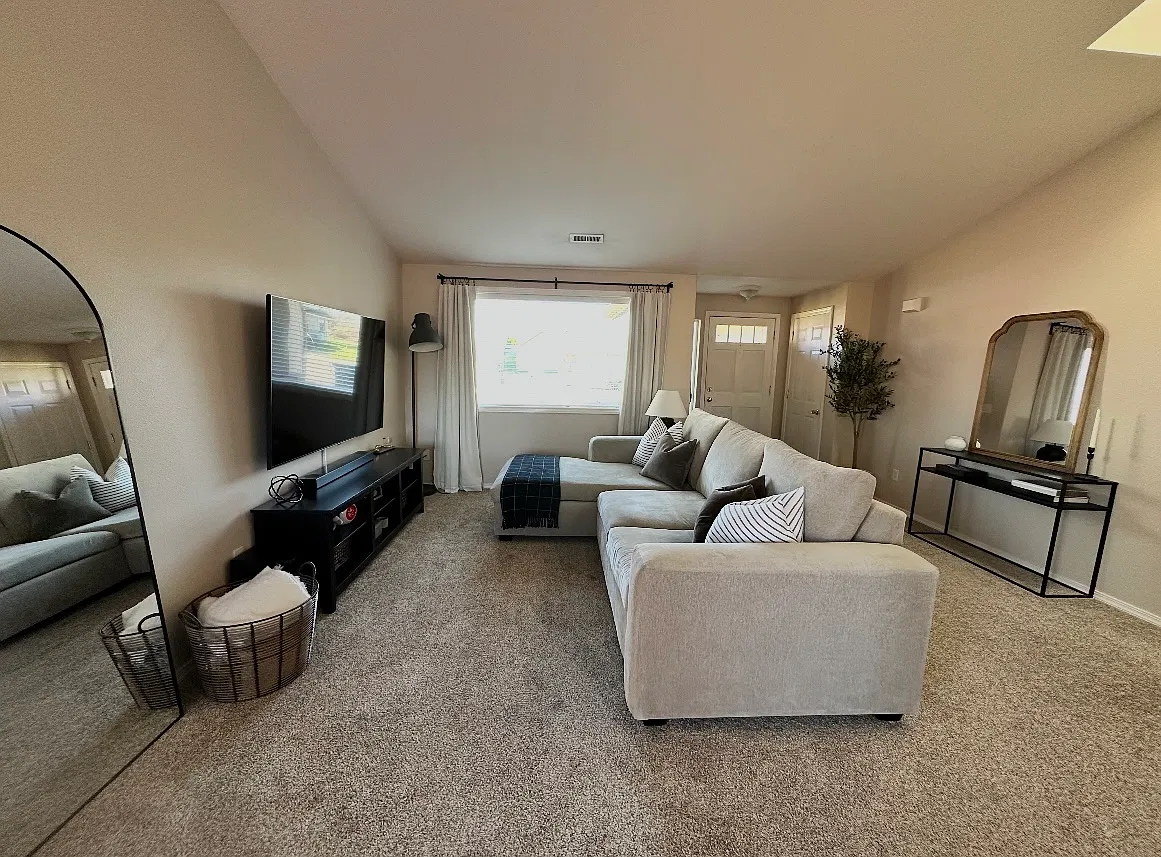 2 bed, 1032 sqft, $1,800 — Photo 4