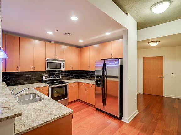 3rd image of 301 Demonbreun St Unit 1919