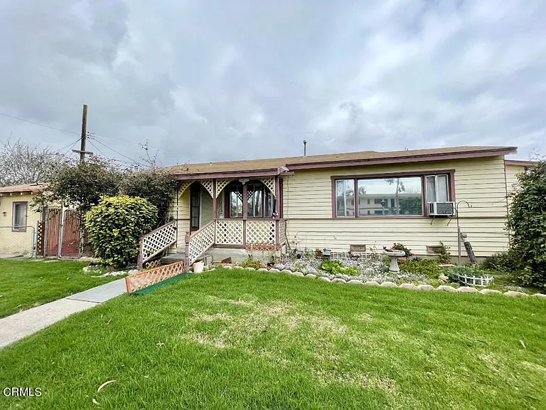 240 N Surfside Dr — Photo 3