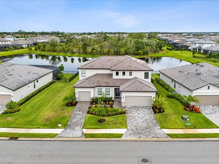 4873 Seafoam Trl — Photo 3