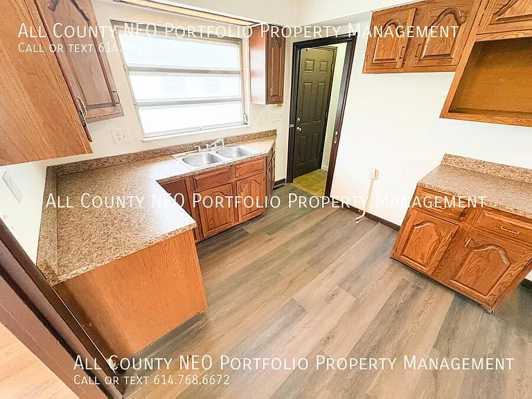 400 S Highland Ave — Photo 12