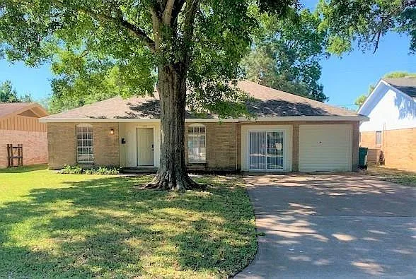 1853 Dolphin Dr — Photo 1