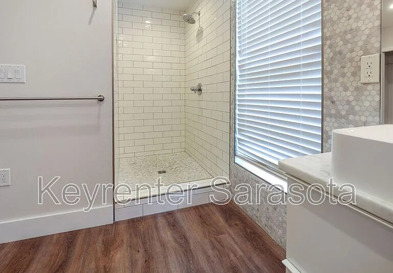 2066 Roselawn St — Photo 18
