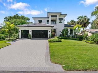 1227 11th St N, Naples, FL 34102