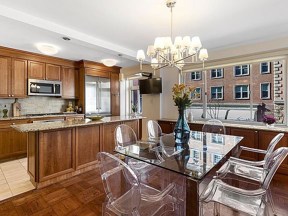 3rd image of 30 E 65th St APT 4A