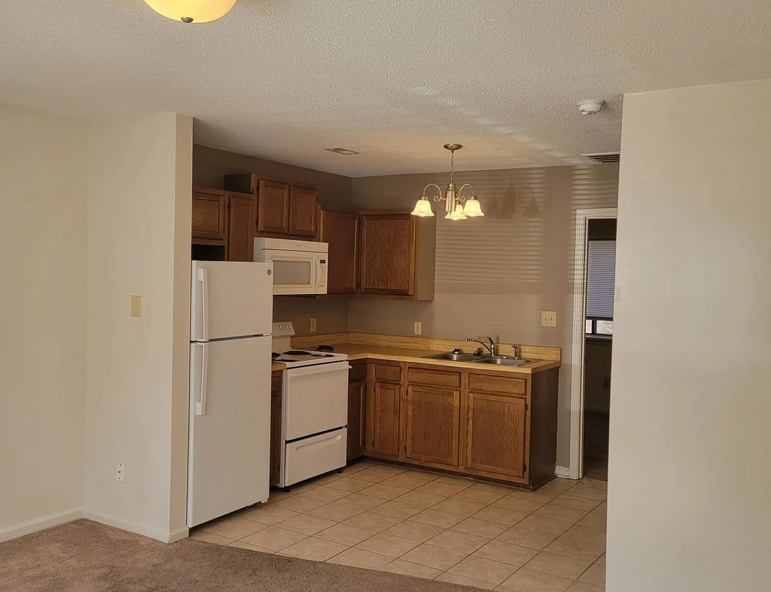 1 bed, 1.0 bath, $925 — Photo 3