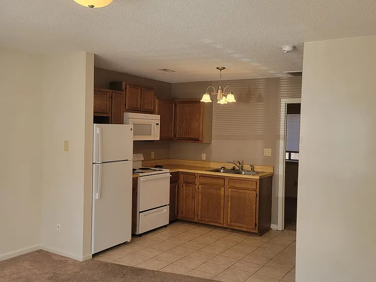 1933 Countrywood Blvd — Photo 3