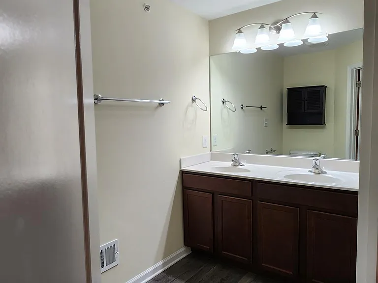 master bedroom bathroom