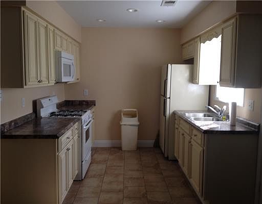 4th image of 110 Woodland Cir