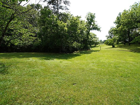 4th image of 1006 Woodland Way