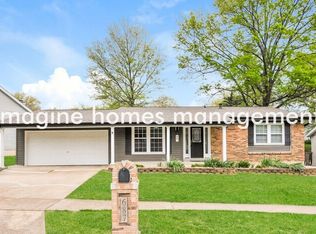 687 Walnut Point Ct, Ballwin, MO 63021