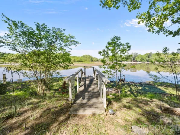 405 Carroll Cv, Clover, SC 29710