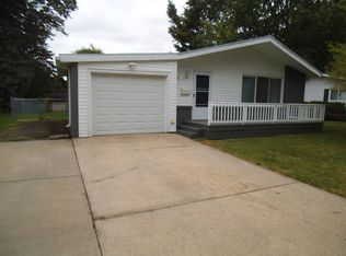 11 W Sharlear Dr, Essexville, MI