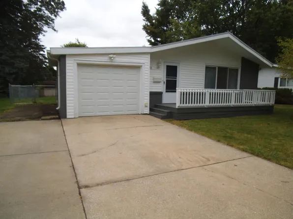 11 W Sharlear Dr, Essexville, MI 48732