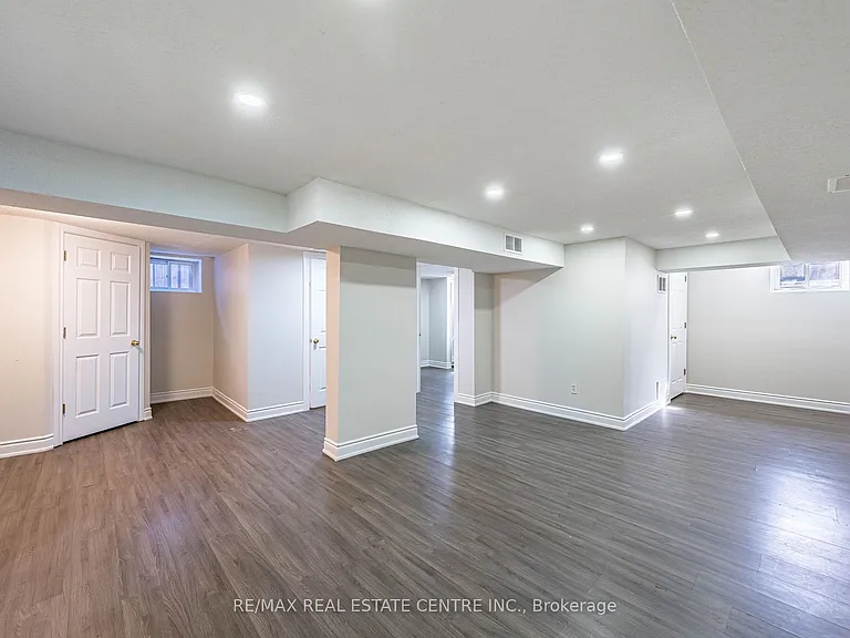 2 Milner Rd #BASEMENT — Photo 12