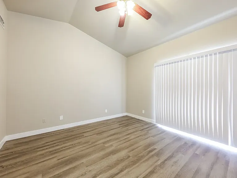 7608 W Mescal St — Photo 4