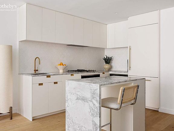 2nd image of 185 Grand St APT 4A
