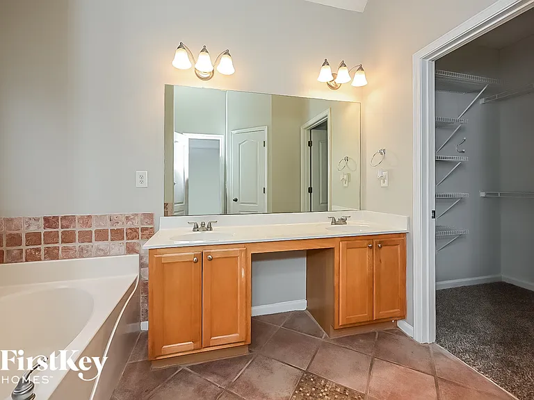 9123 Alden Dr — Photo 10