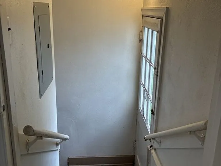 595 E Washington St — Photo 27