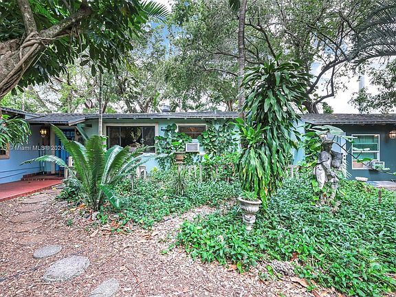 3rd image of 13490 NW Miami Ct