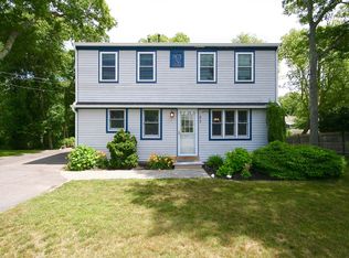 817 County Rd, Pocasset, MA 02559