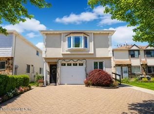 59 Luke Ct, Staten Island, NY 10306
