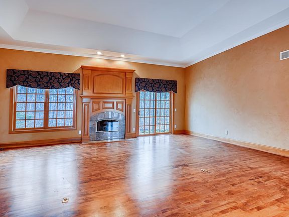 5th image of 5319 Medallion Dr E