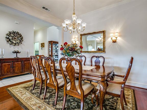 5th image of 918 Saint Andrews Pl