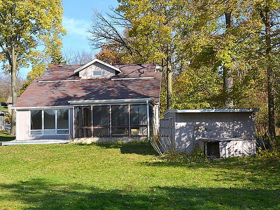 3rd image of 4727 Yahara Dr