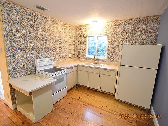 5th image of 908 7th Ave SW