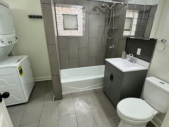 3rd image of 3431 W Lyndale St #1R