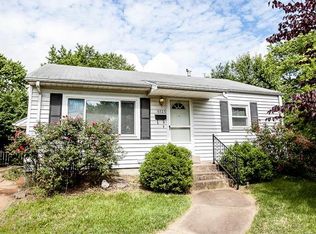 9725 Shuffle Dr, Saint Louis, MO 63123
