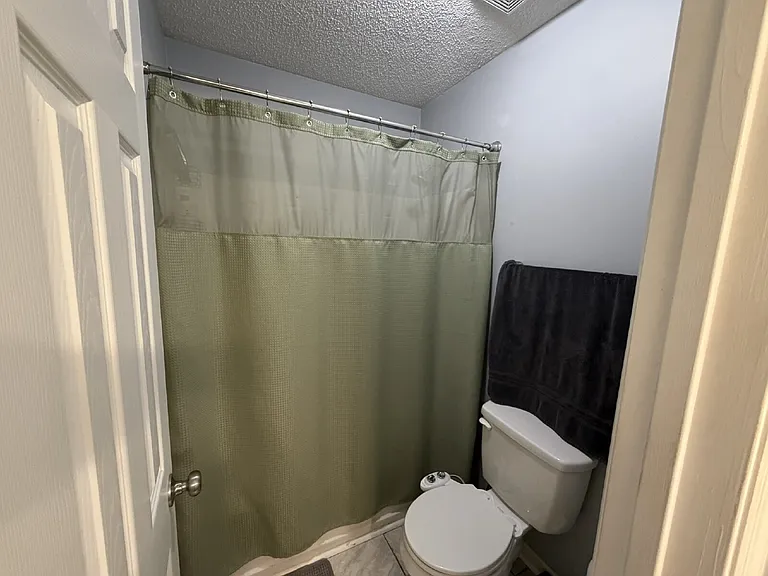 708 Woods Ct — Photo 4
