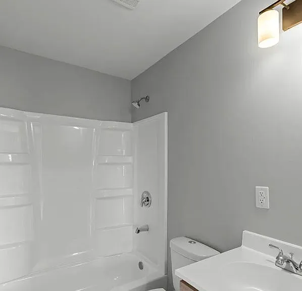 3515 Bells Ln — Photo 2