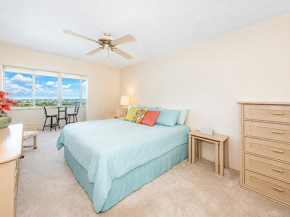5th image of 4725 Cove Cir APT 808
