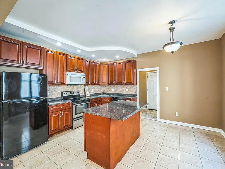 3817 Haverford Ave — Photo 9