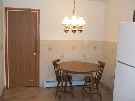 EAT-IN-KITCHEN