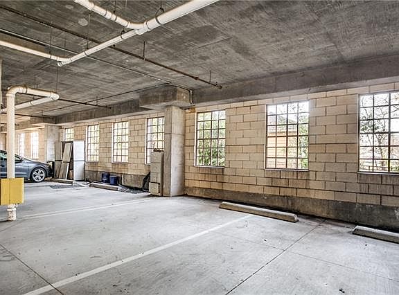 4th image of 800 E 15th St Unit 211