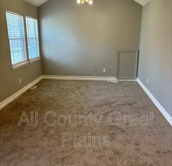 1400 NW Jefferson Ct — Photo 5