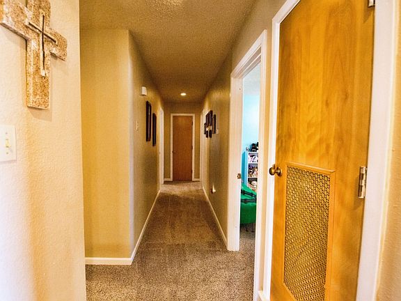4th image of 229 Redwood Ln
