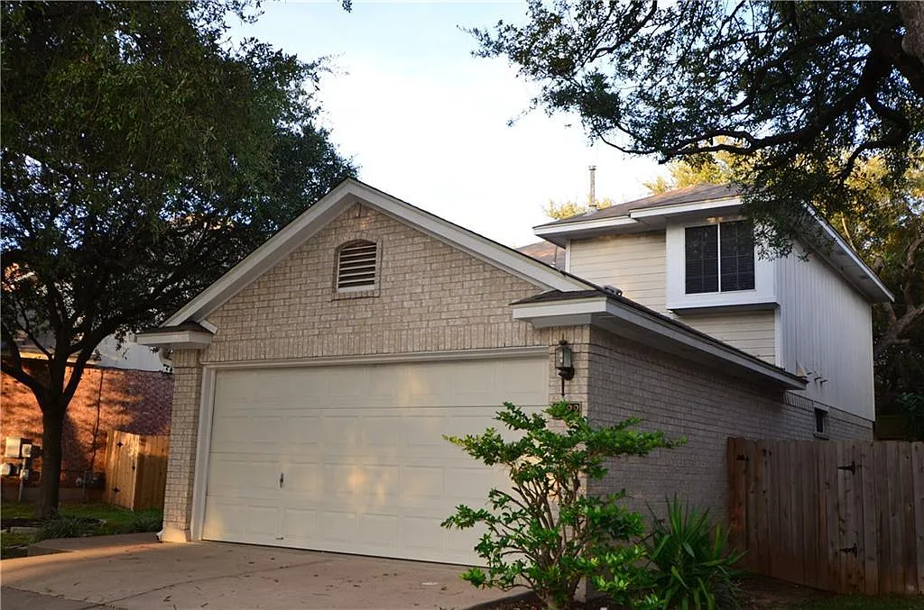 3 bed, 2.5 bath, 1593 sqft, $2,050 — Photo 2